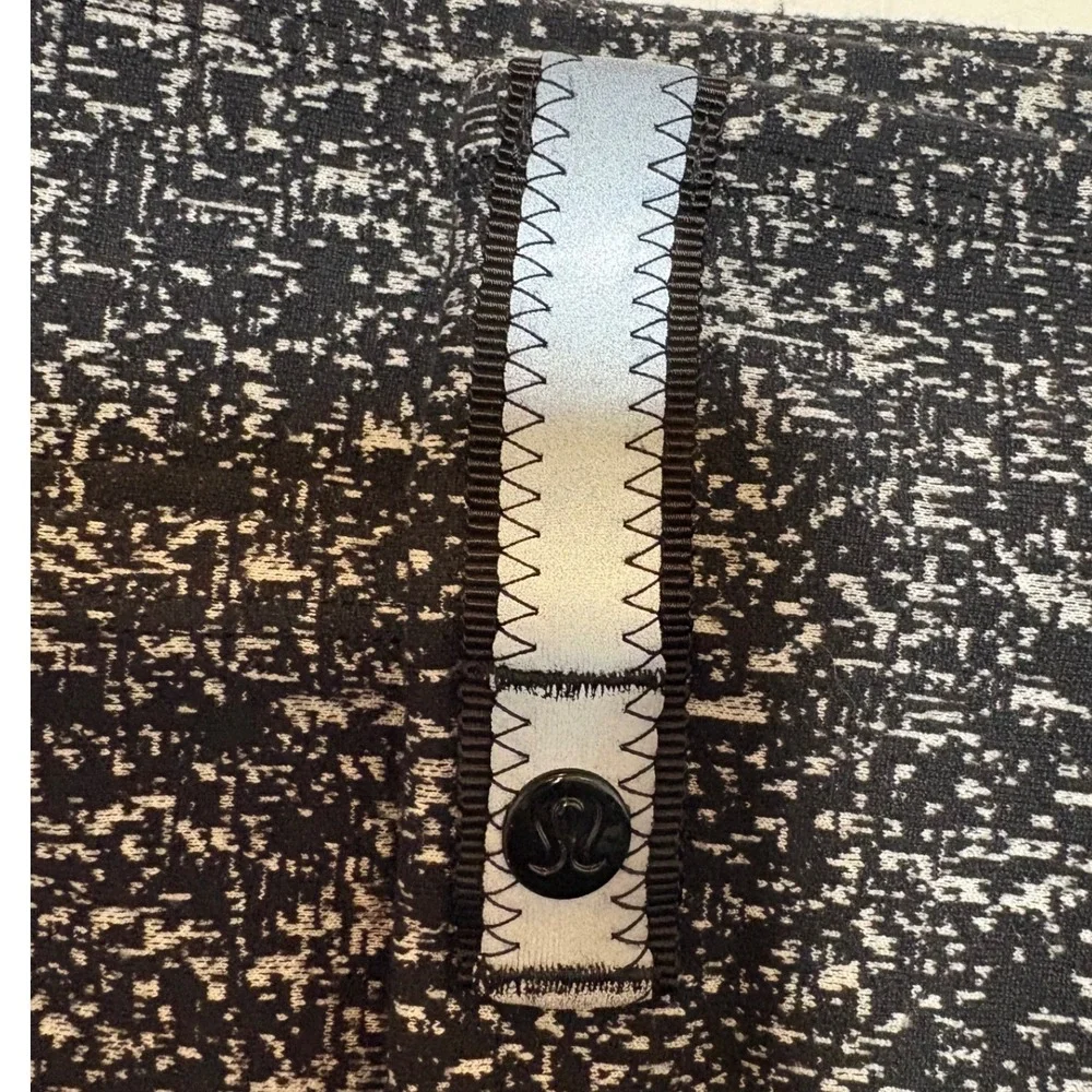 Lululemon Vinyasa Wrap Scarf‎ Cardigan Black White Space Dye Snap Convertible